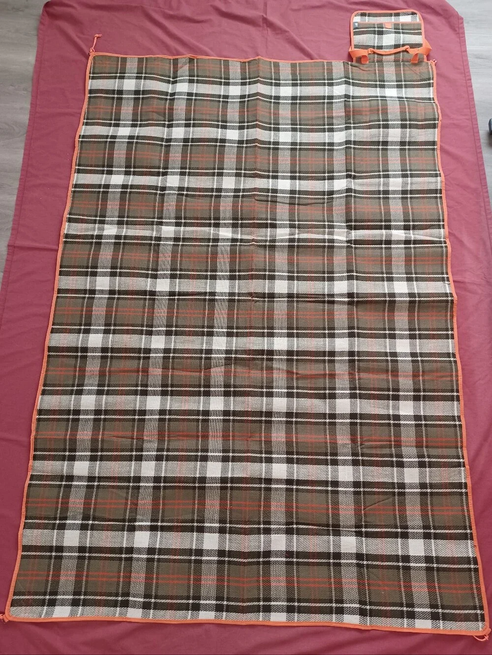 NWOT AAA Picnic Blanket Lightweight Green & Orange Plaid New Large 75